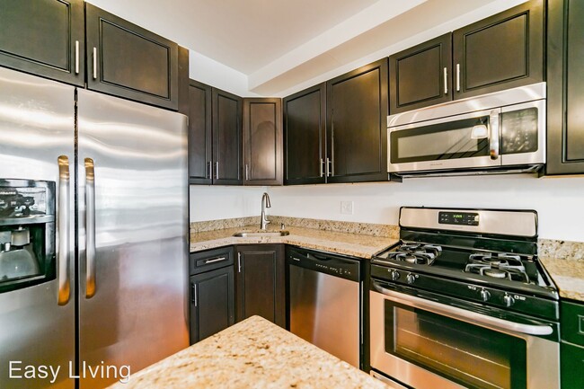 Building Photo - 2100 Wheatsheaf Ln