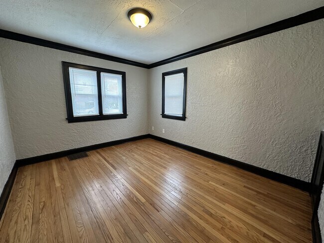 Building Photo - 2223 N Rockton Ave