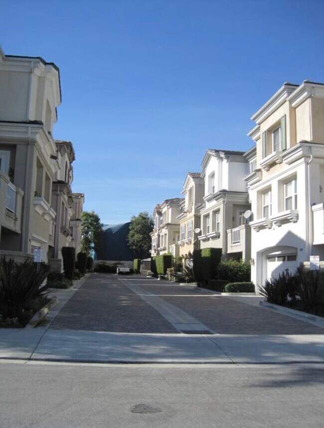 Foto del edificio - 7821 Daisy Cir