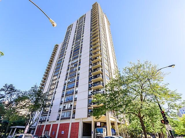Foto principal - 1360 N Sandburg Ter