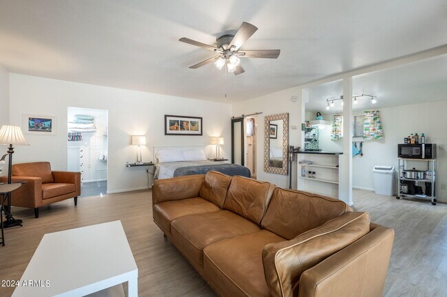 Foto del edificio - 1726 N Whittier Dr