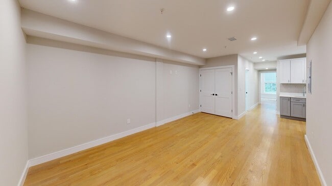 Building Photo - Theatre District 4 Bed – W/D in Unit – No Fee – 9/1