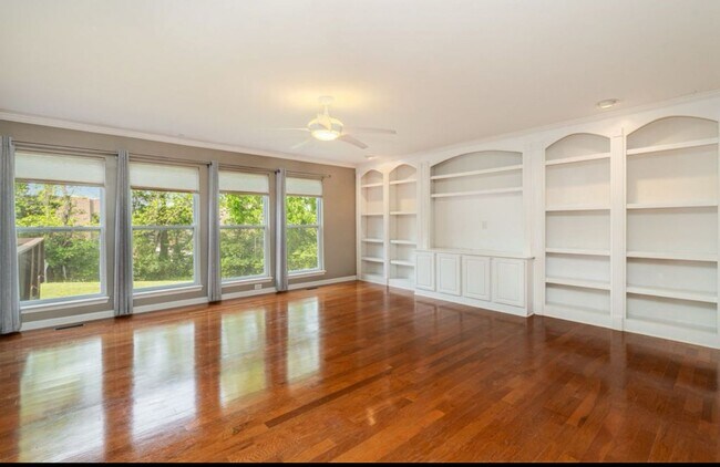 Foto del edificio - 4 bed/ 2.5 bath in Hermitage TN