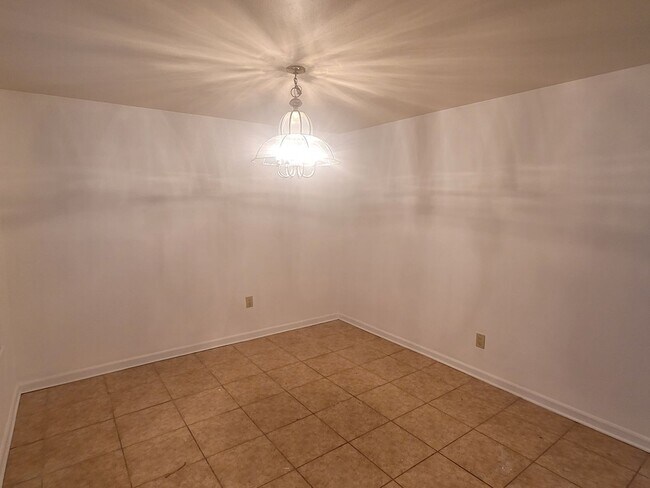 Foto del edificio - 7523 Beaudelaire Cir