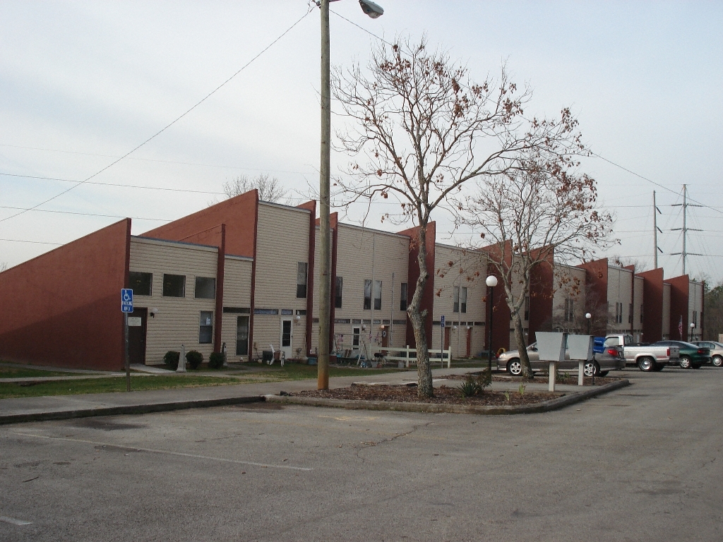 Building Photo - Cross Creek Apartments