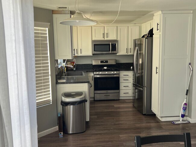 Building Photo - 5127 Sunburst Dr