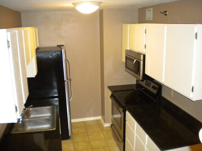 Kitchen - 121 Washington Ave S