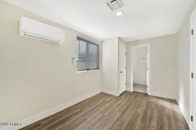 Building Photo - 436 S Oregon St