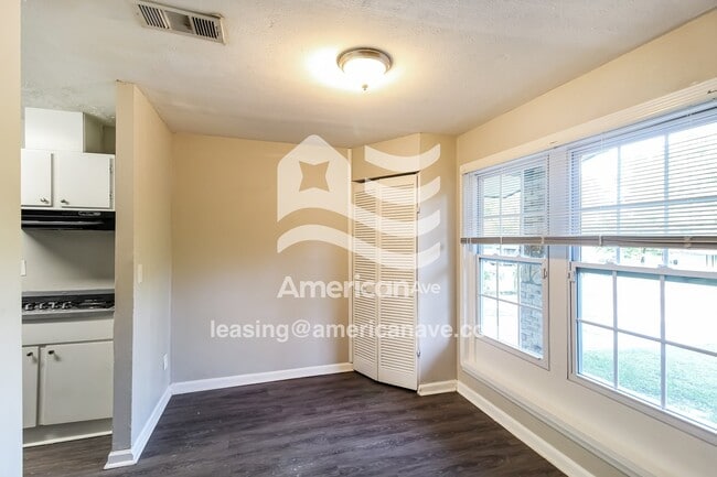 Building Photo - 3036 Urban Ave