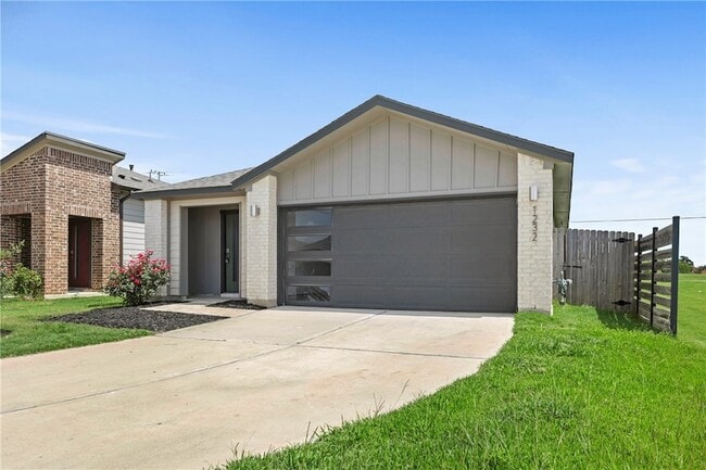 Building Photo - 1232 Amistad Lp