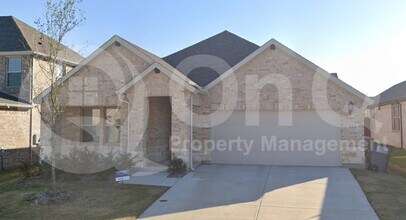 Building Photo - 613 Huntley Dr