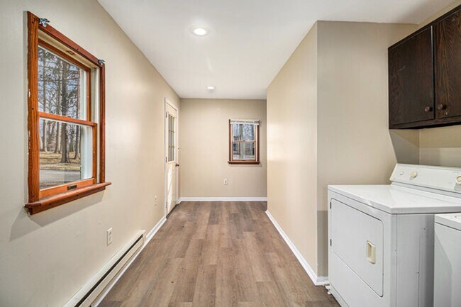 Foto del edificio - Charming 3-Bedroom Home in Quiet Neighborhood