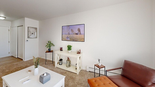 Building Photo - 517 E Division St