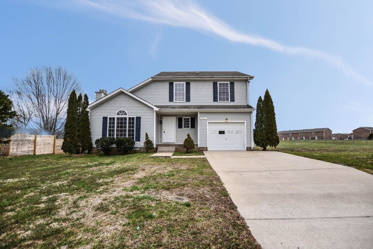Foto principal - Pet Friendly Three Bedroom!