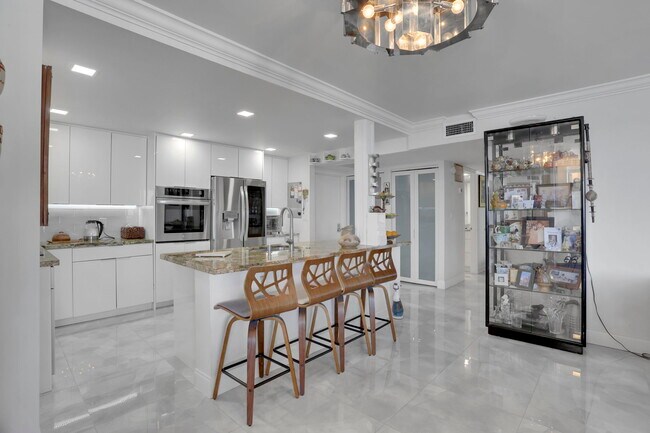 Foto del edificio - 1149 Hillsboro Mile