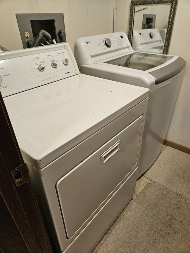 Building Photo - 5697 Green Circle Dr