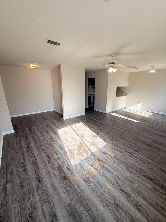 Building Photo - 1319 Airport Dr