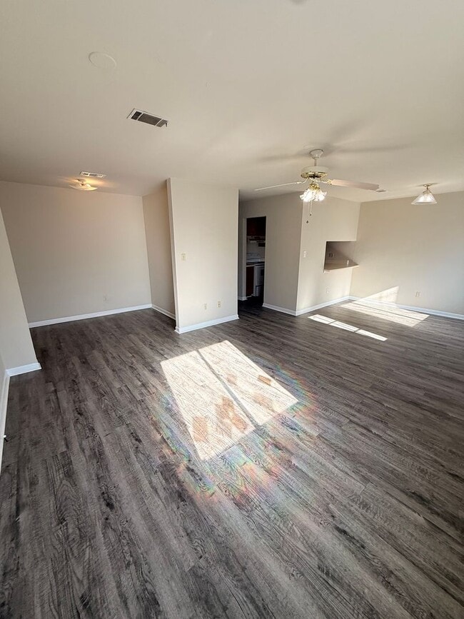 Photo - 1319 Airport Dr Apartment