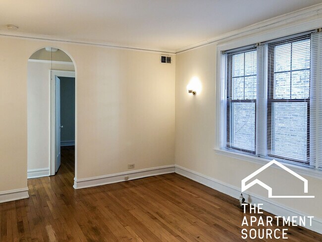 Foto del edificio - 3622 N Marshfield Ave