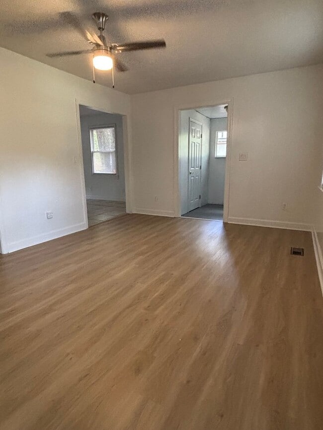 Photo - 2211 Lavera Dr House