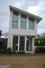 Building Photo - 370 2nd St