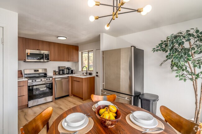 3 habitaciones, 2 baños - 1500 pies cuadrados - Cocina - 3732 N Stevens St
