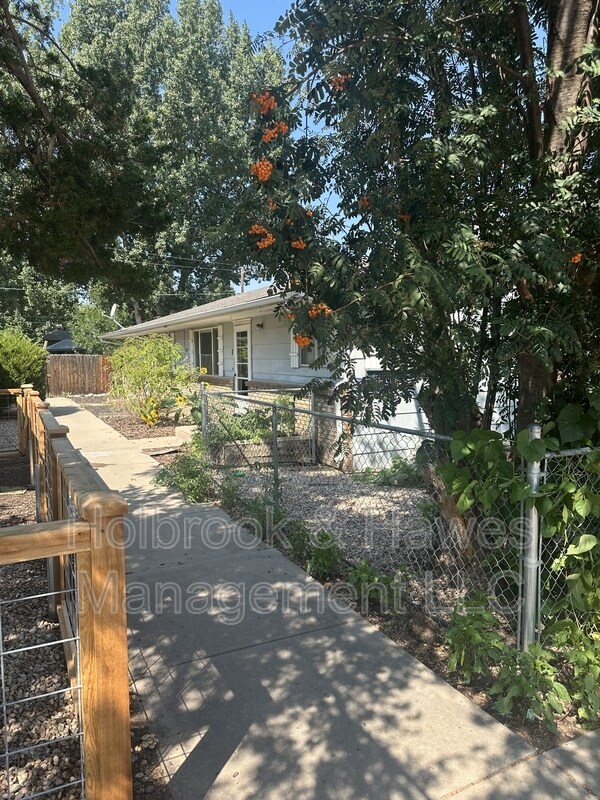 Building Photo - 601 N Bryan Ave