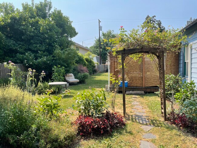 Side Yard - Fenced - 743 G St
