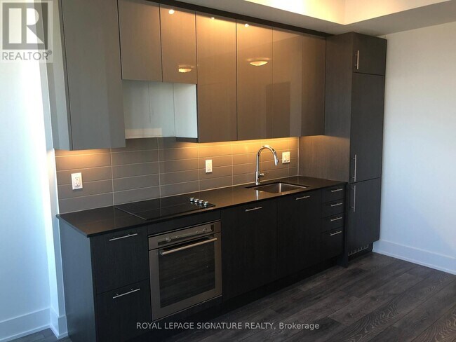 Building Photo - 403 Church St