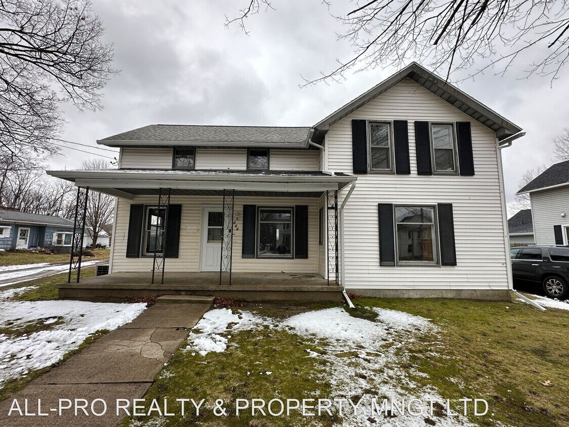 Primary Photo - 4 br, 1 bath House - 239 N Chicago St
