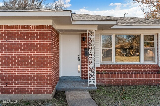 Building Photo - Remodeled in Bossier, close to BARKSDALE AIR FORCE BASE....