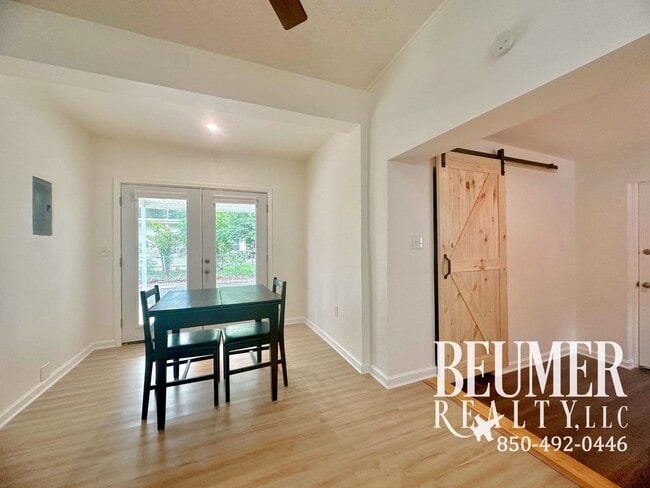 Foto del edificio - Charming Updated 2br/1ba Mid-Century Cottage