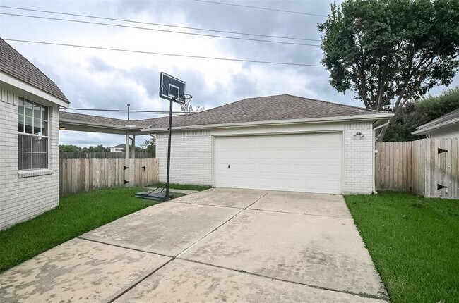 Building Photo - 2803 Norwood Hills Dr