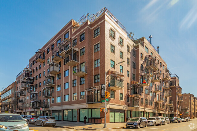 Building Photo - 755 Kent Ave