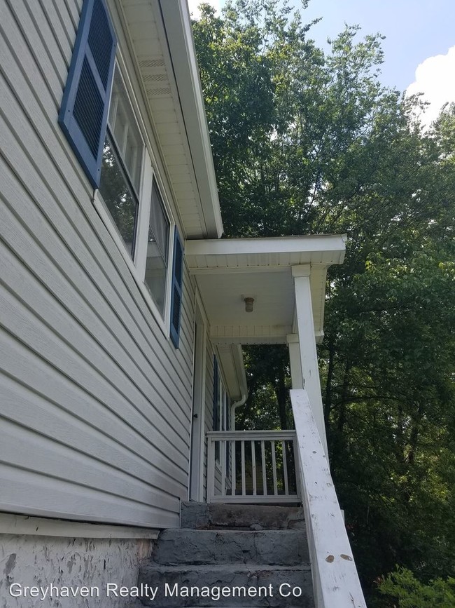 Building Photo - 2 br, 1 bath House - 634 Lupton Drive