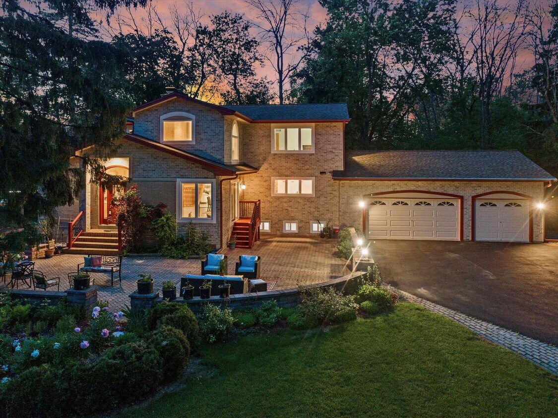 8408 N Lake Dr, Fox Point, WI 53217 House Rental in Fox Point, WI