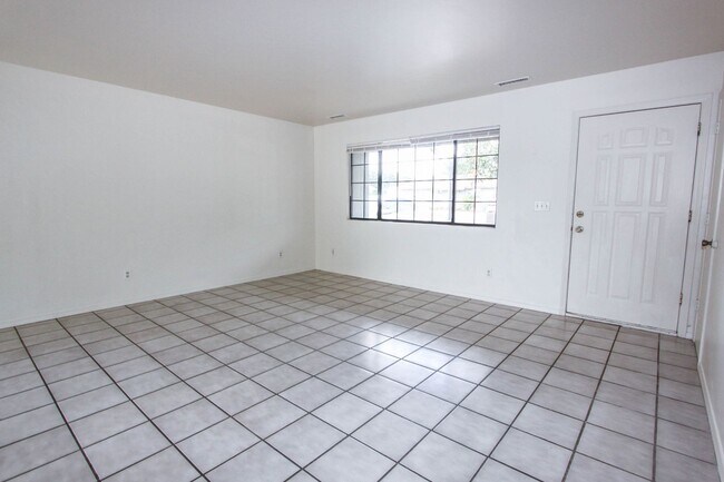 Foto del edificio - Four Bedroom in Prescott Valley