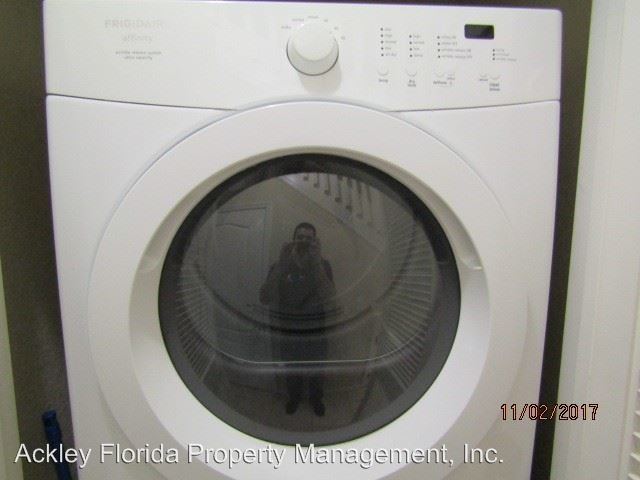 Building Photo - 4 br, 3 bath Apartment - 2432 Caravelle Cir