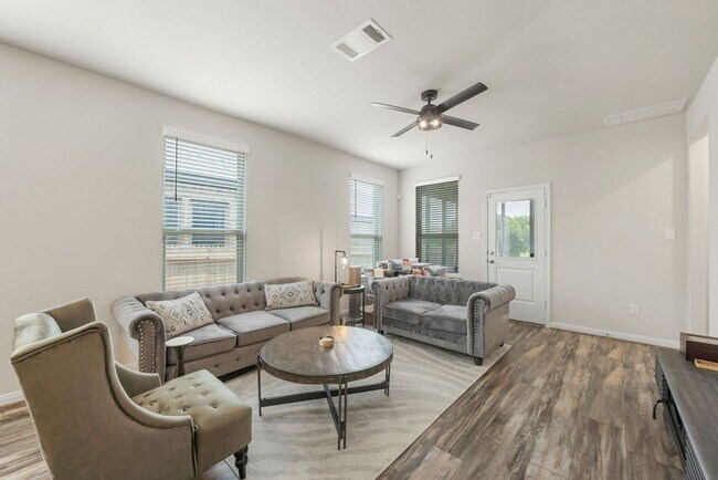Building Photo - 5 Bedroom/3 Bath Ladera Enclave Subdivision