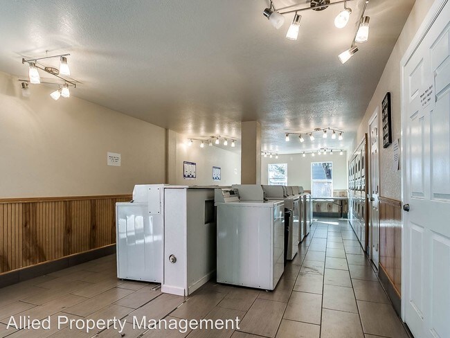 Building Photo - 1 br, 1 bath Apartment - 3451 SE 44th St.