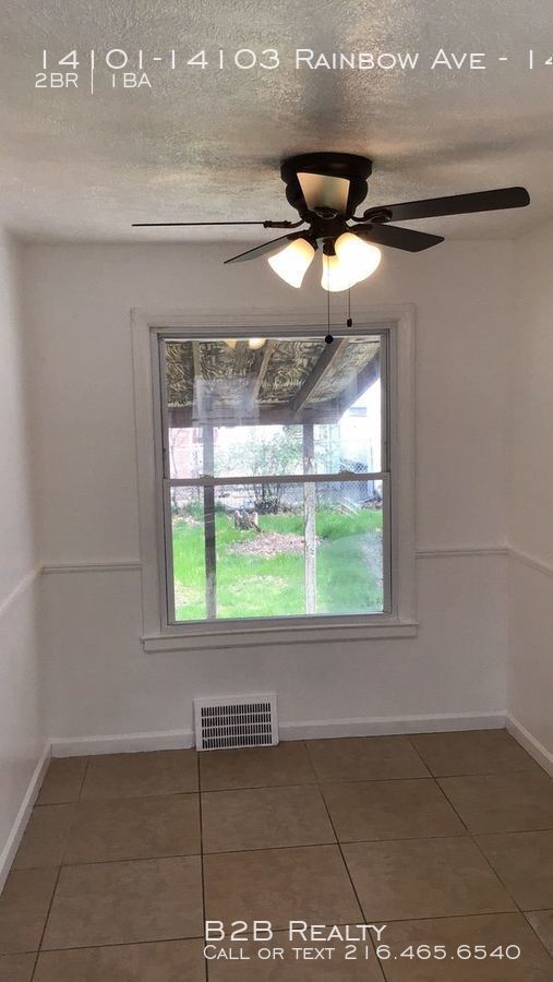 Building Photo - Large Westside Duplex ready to call home!