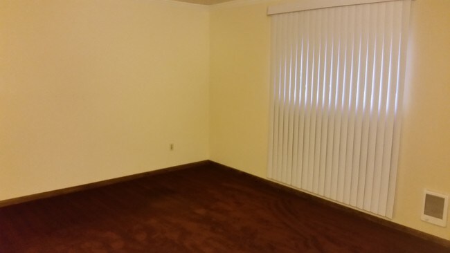 LIVING ROOM - 346 N 12th St