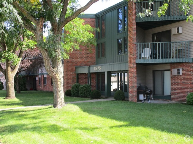 Building Photo - Fairway Woods Apartments