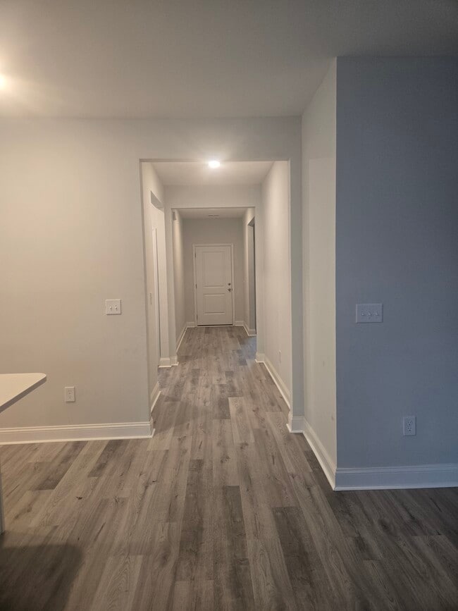 Building Photo - 2755 Monaca Dr