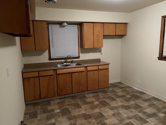 Building Photo - 8228 W Grantosa Dr