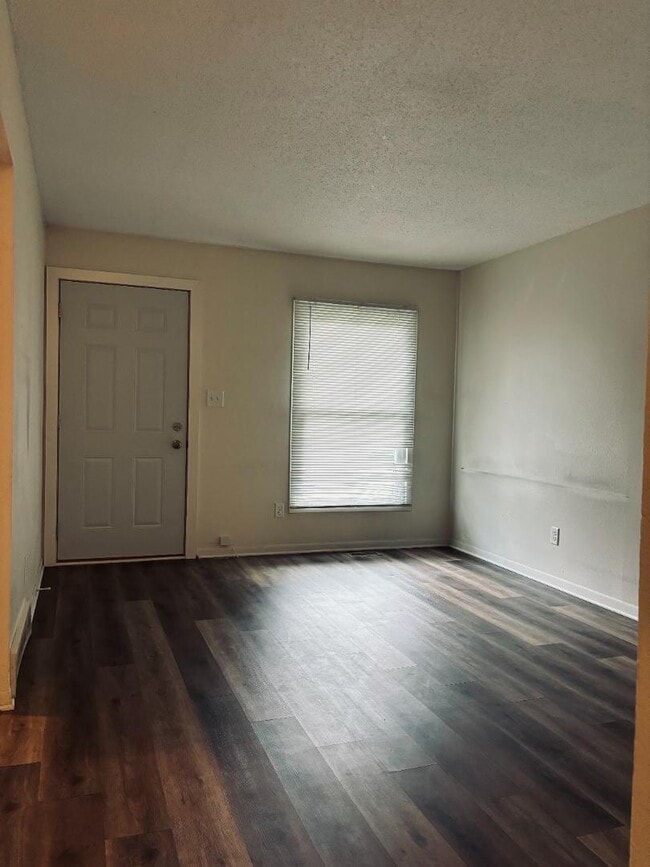 Building Photo - 935 Herold Ave