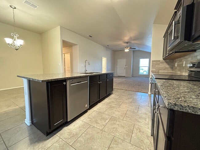 Foto del edificio - Beautiful Home in Cooper Schools!