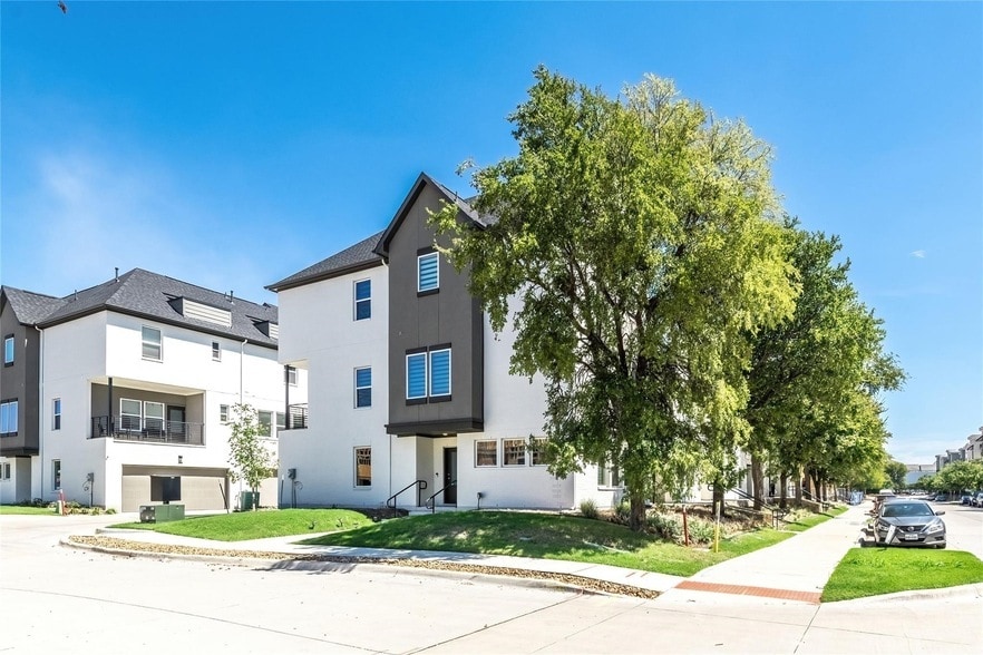 Primary Photo - 3301 Wynwood Dr