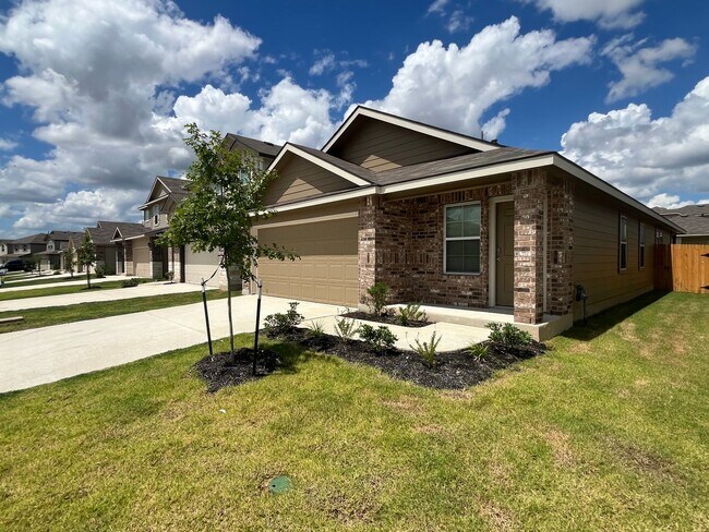 Building Photo - 210 Legendary Trail Loop, Floresville, TX....