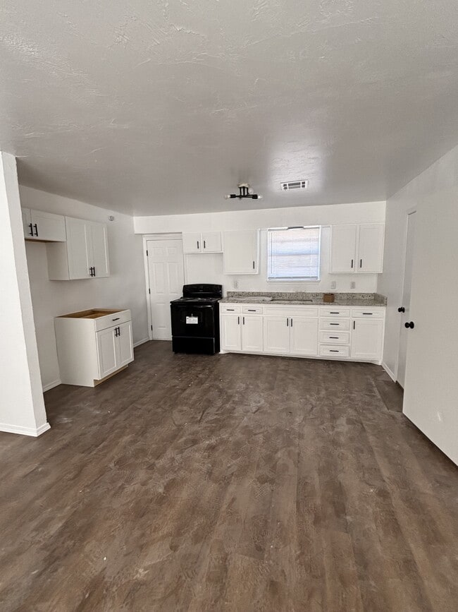 Building Photo - 104 Gatewood Dr